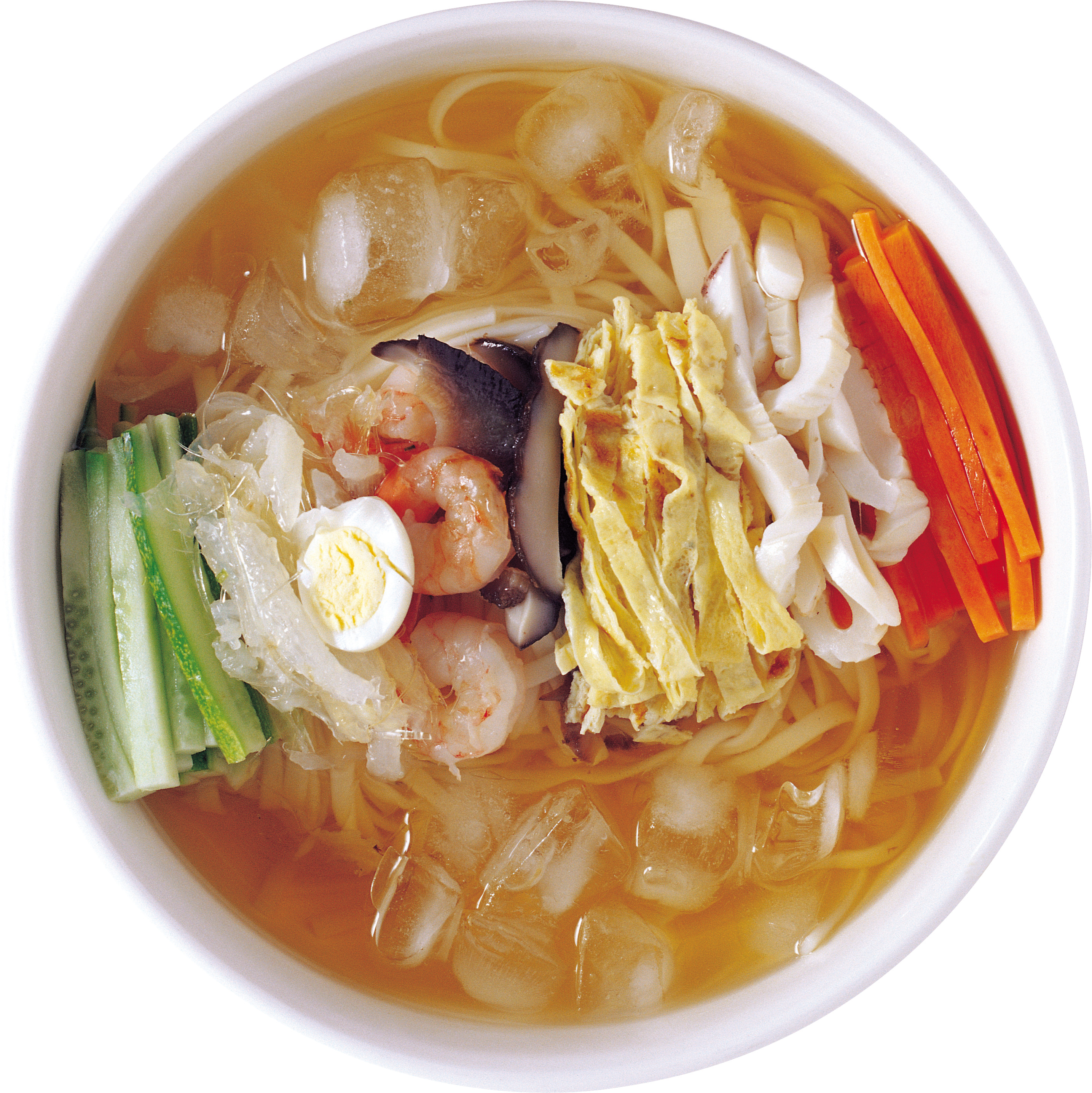 그릇 soup 함께 shrimp carrots 와 noodles