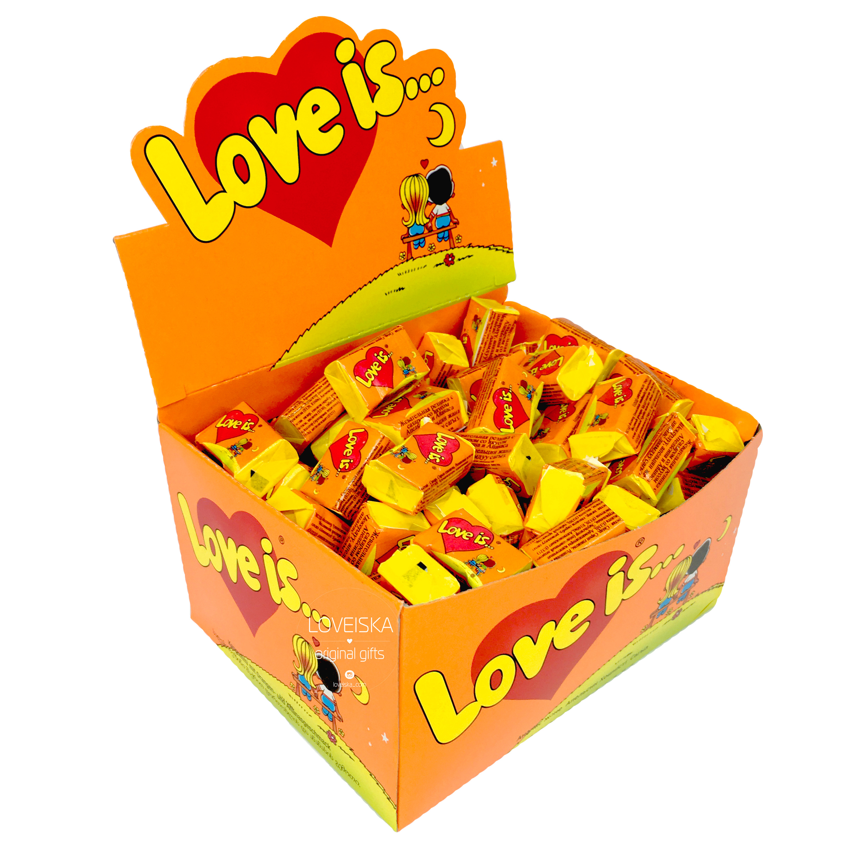 흰색 배경 위의 box love is candy