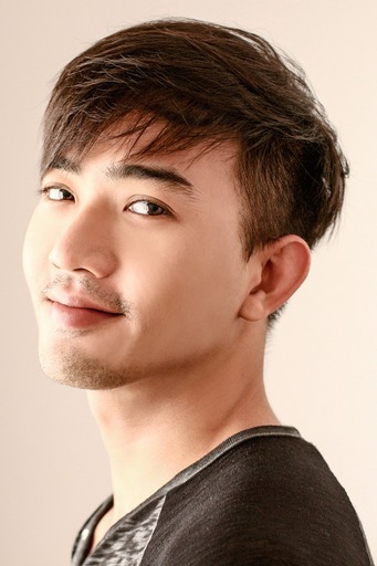 젊은 남성의 얼굴의 근접적인 모습